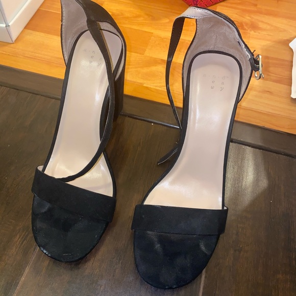 Target Heels - Picture 2 of 2